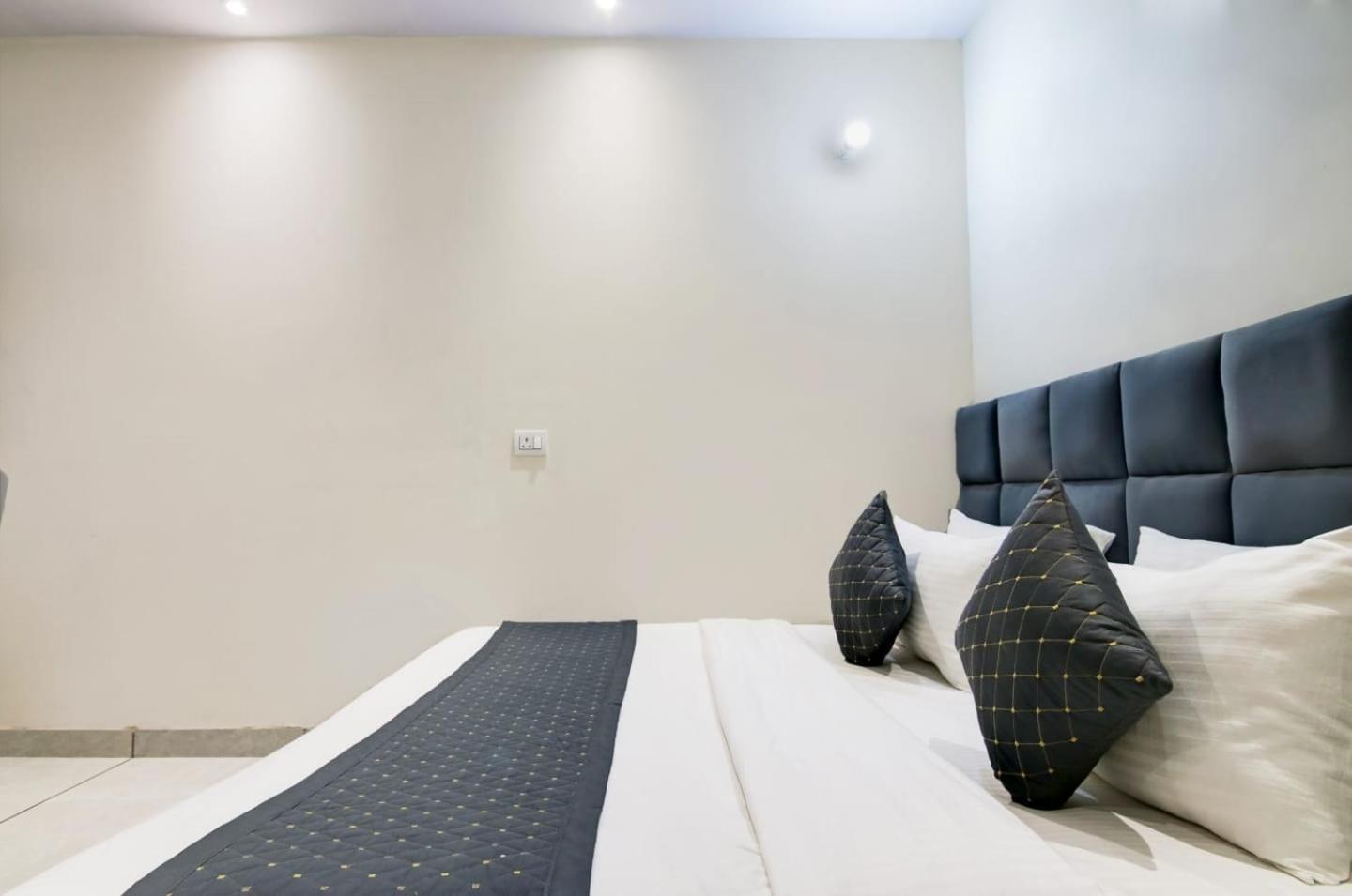 Hotel De Hocks Deluxe - New Delhi Railway Station المظهر الخارجي الصورة