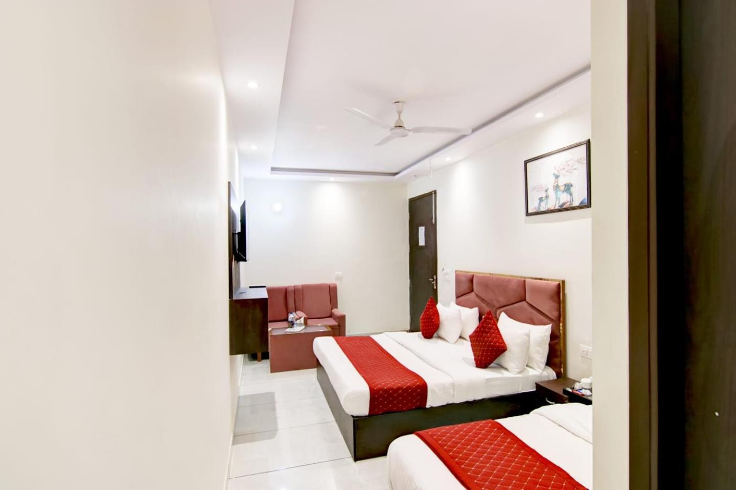 Hotel De Hocks Deluxe - New Delhi Railway Station المظهر الخارجي الصورة