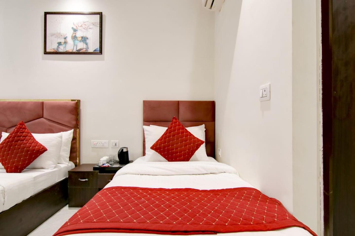 Hotel De Hocks Deluxe - New Delhi Railway Station المظهر الخارجي الصورة