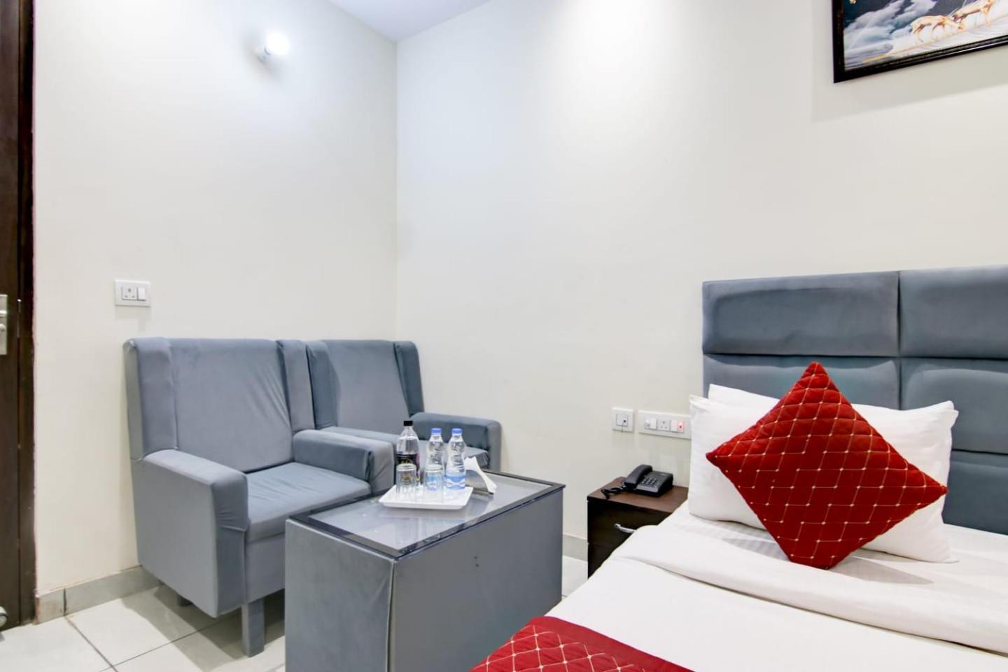 Hotel De Hocks Deluxe - New Delhi Railway Station المظهر الخارجي الصورة